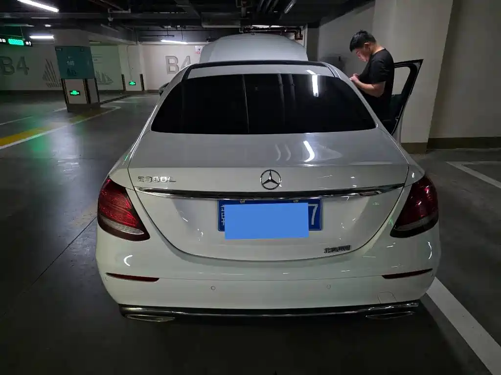 Mercedes-Benz E-Class — миниатюра 7