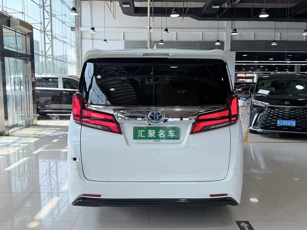 Toyota Alphard — миниатюра 26