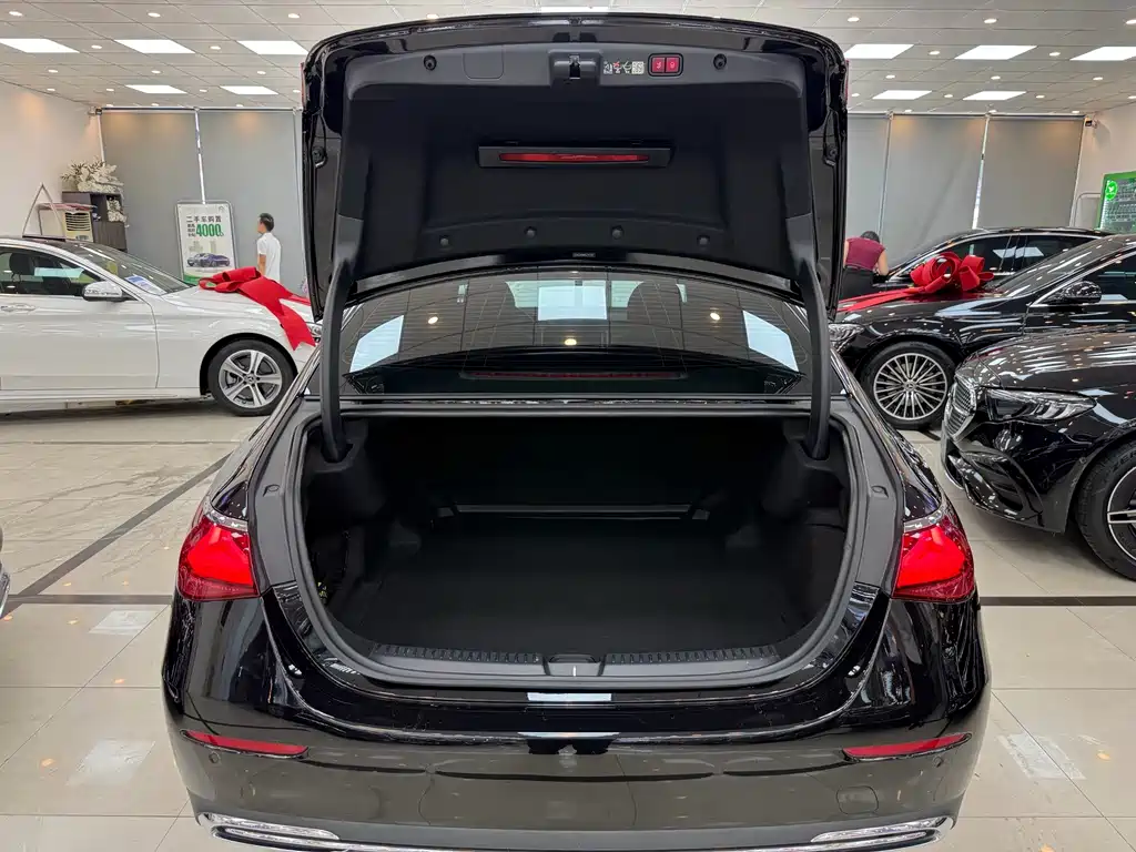 Mercedes-Benz E-Class — миниатюра 21