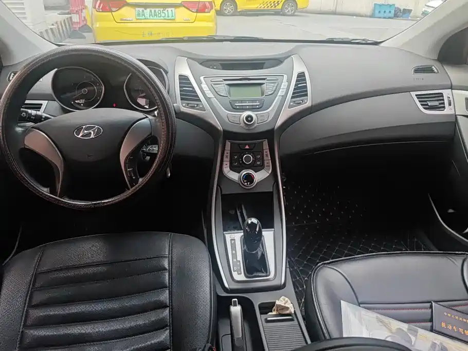 Hyundai Elantra Langdong — миниатюра 12