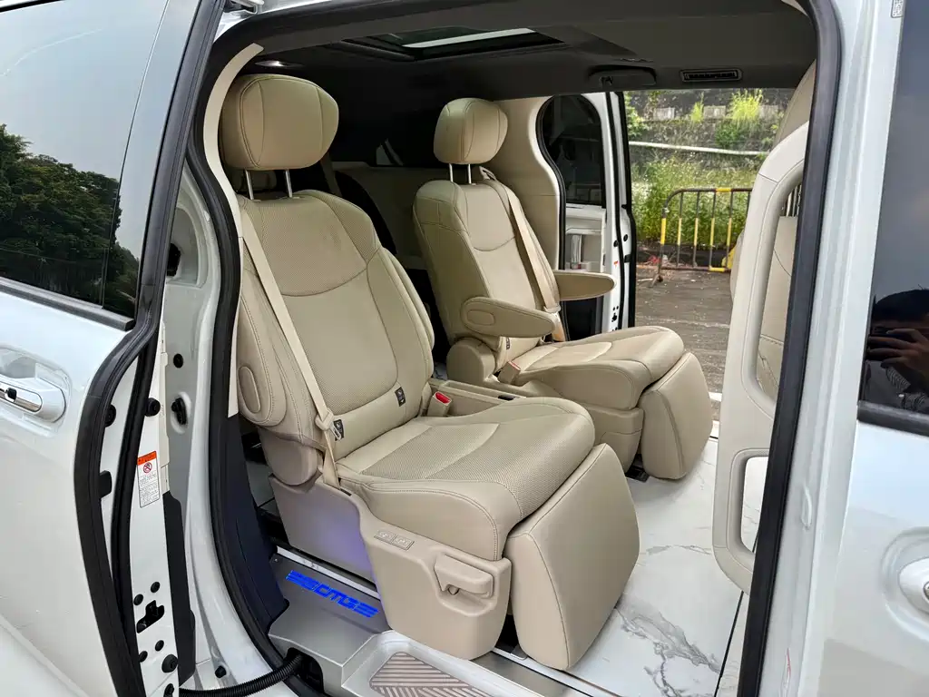 Toyota Granvia — миниатюра 14