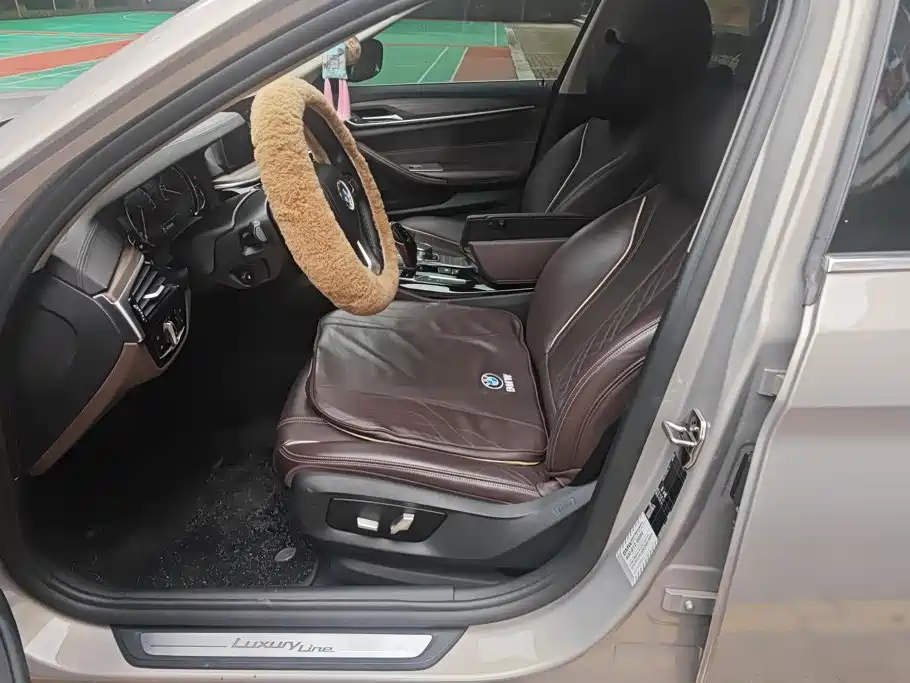 BMW 5 Series — миниатюра 9