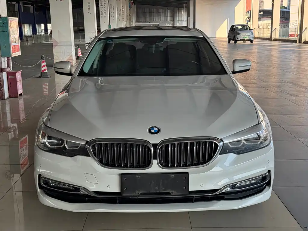 BMW 5 Series — миниатюра 2