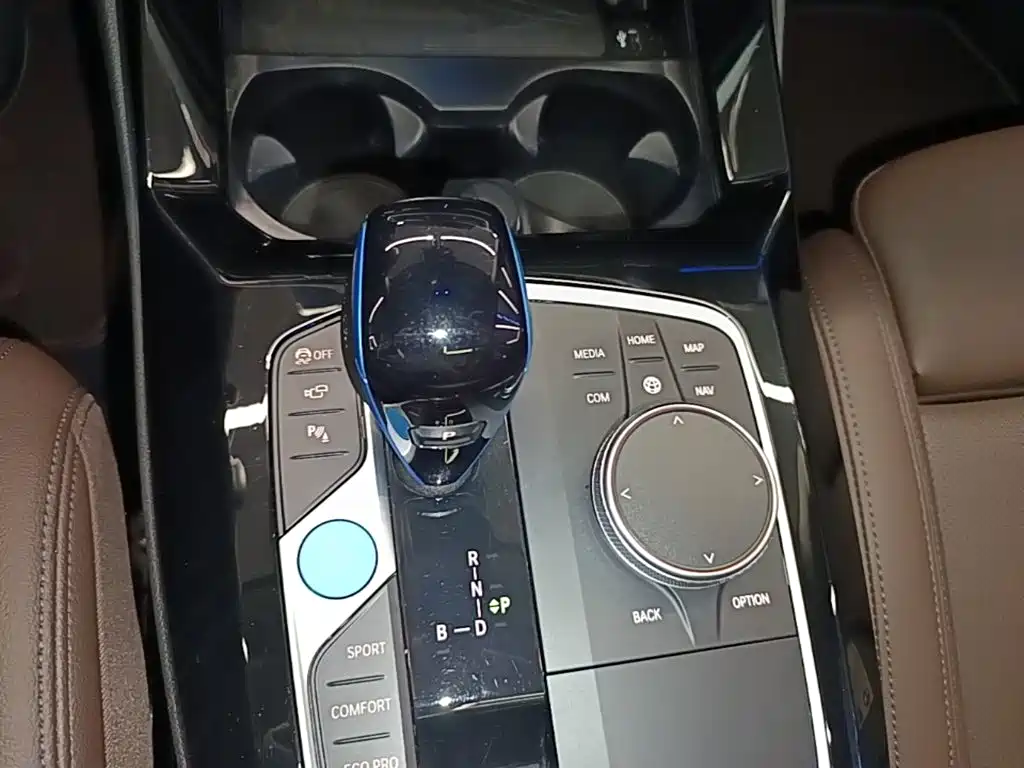 BMW iX3 — миниатюра 14