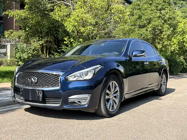 INFINITI Q70 2017