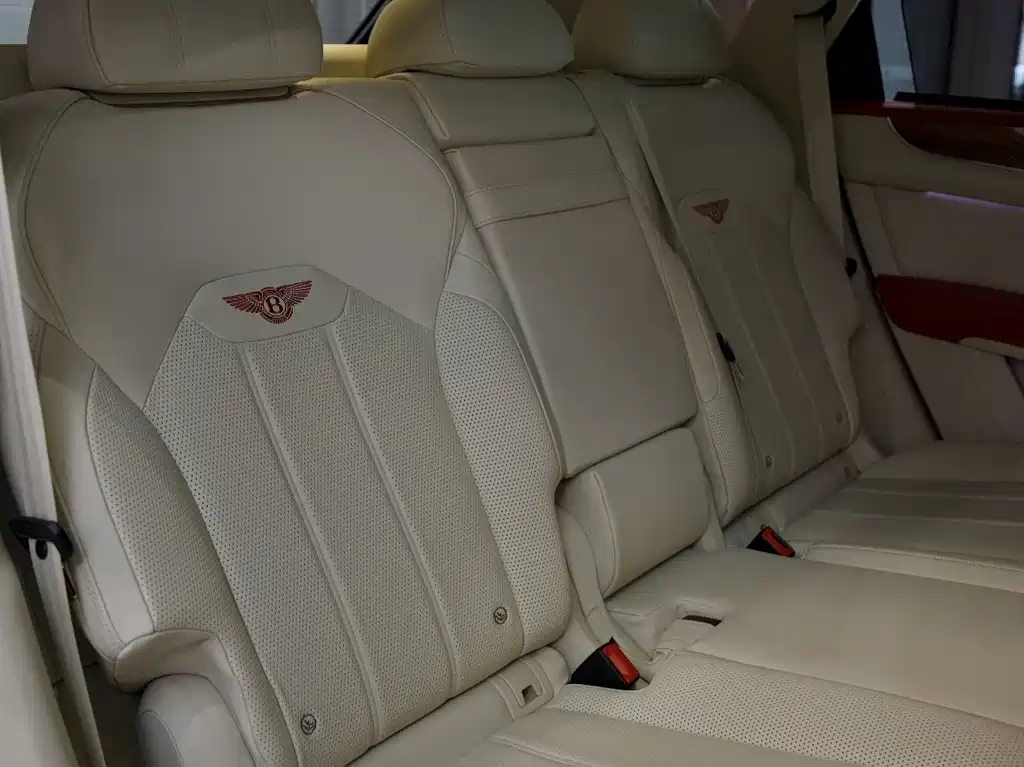 Bentley Bentayga — миниатюра 11
