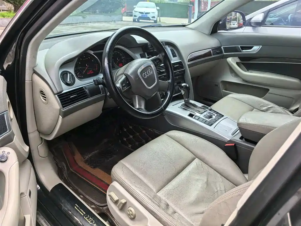 Audi A6L 2010 2.0 TFSI AT