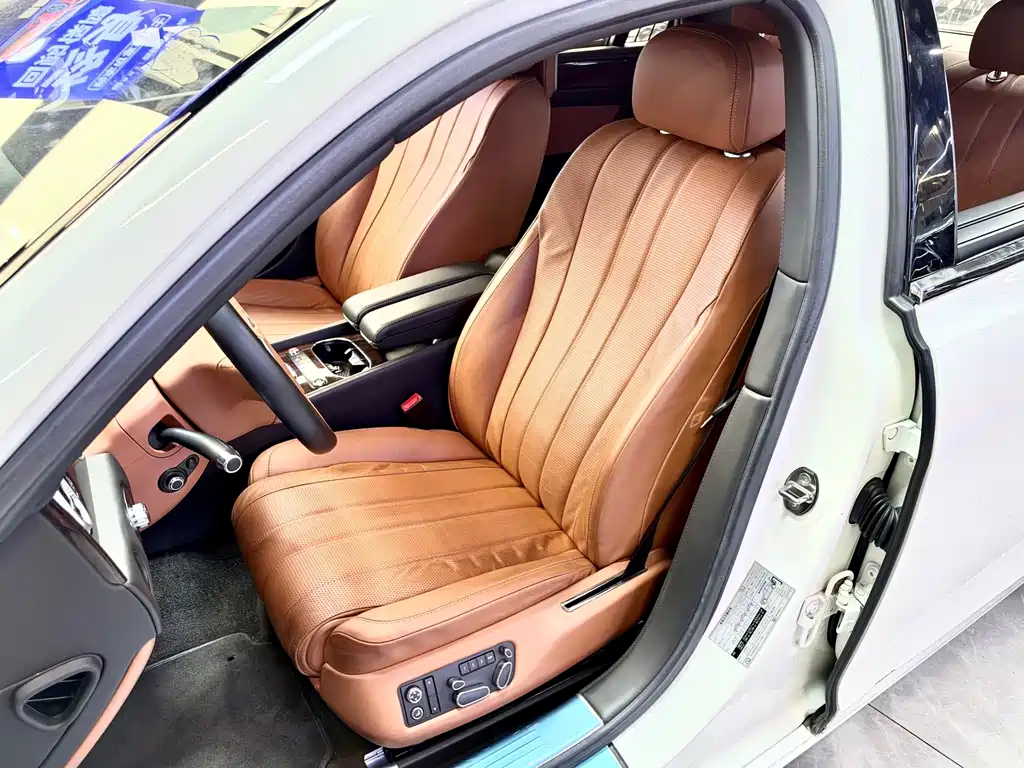 Bentley Flying Spur — миниатюра 12