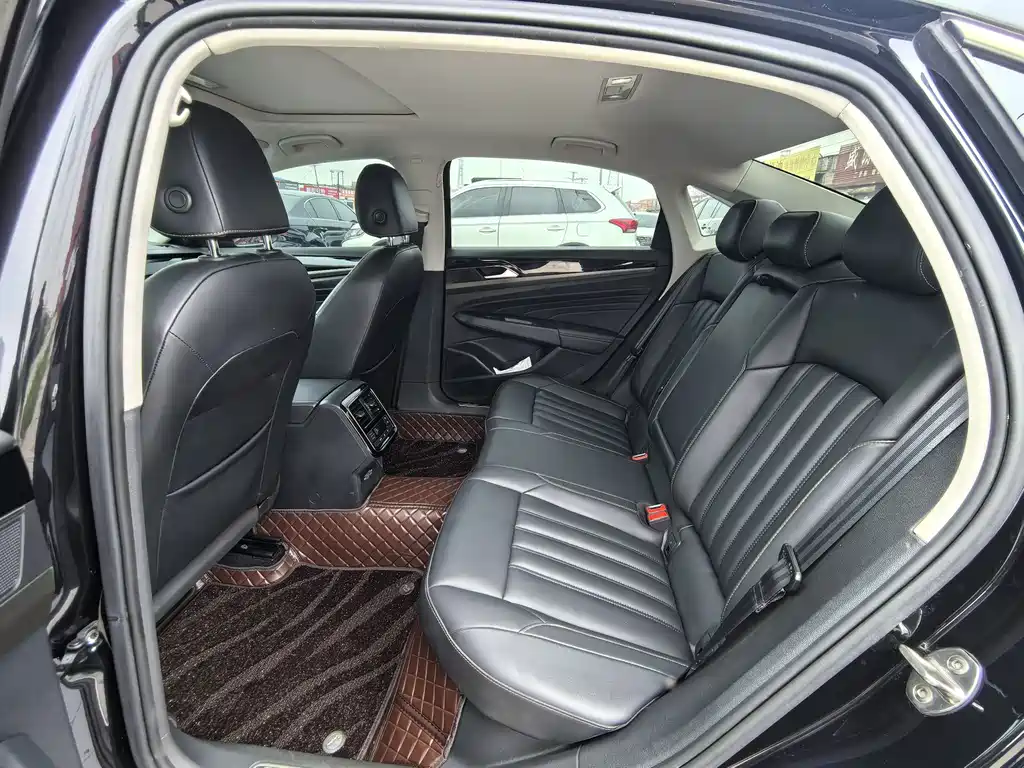 Volkswagen Passat PHEV — миниатюра 9