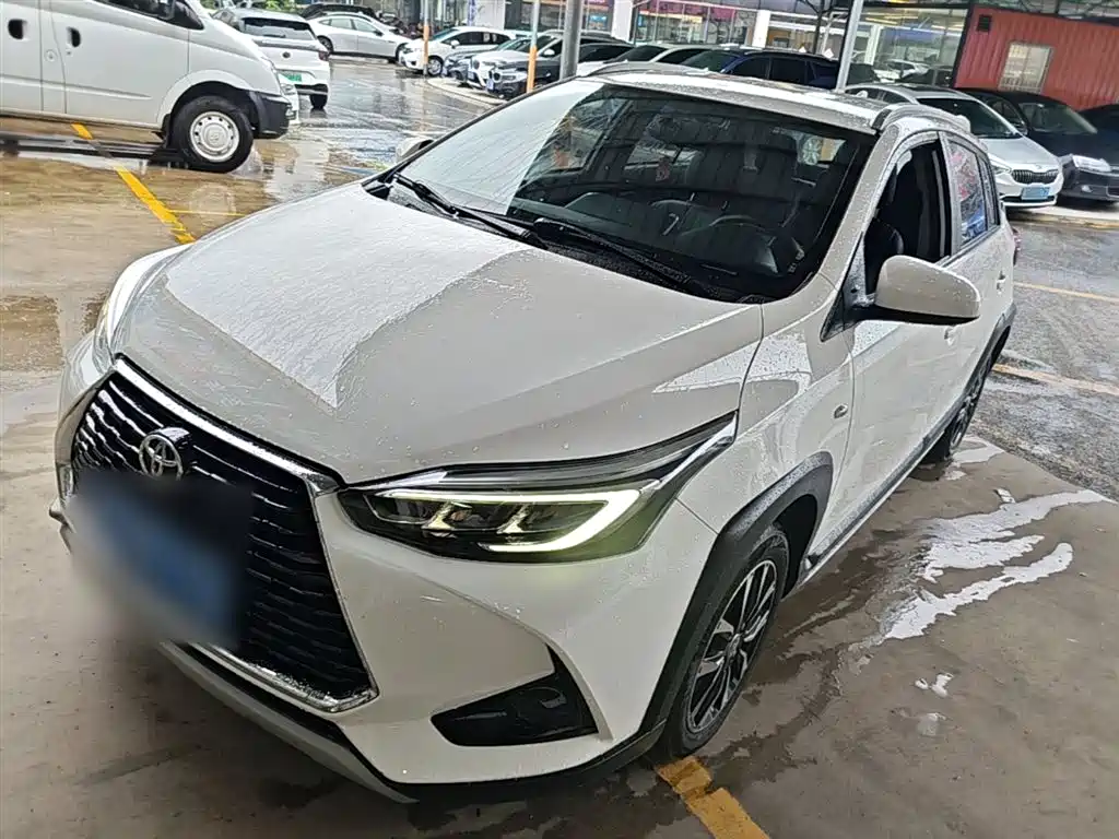 Toyota Yaris L 2021