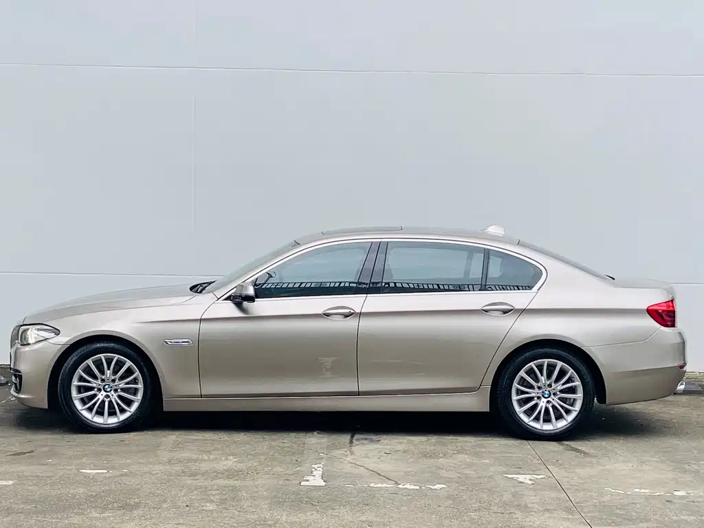 BMW 5 Series — миниатюра 8