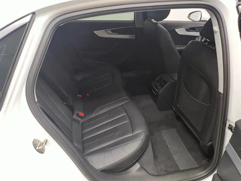 Audi A4L 2019 40 TFSI Fashion VI