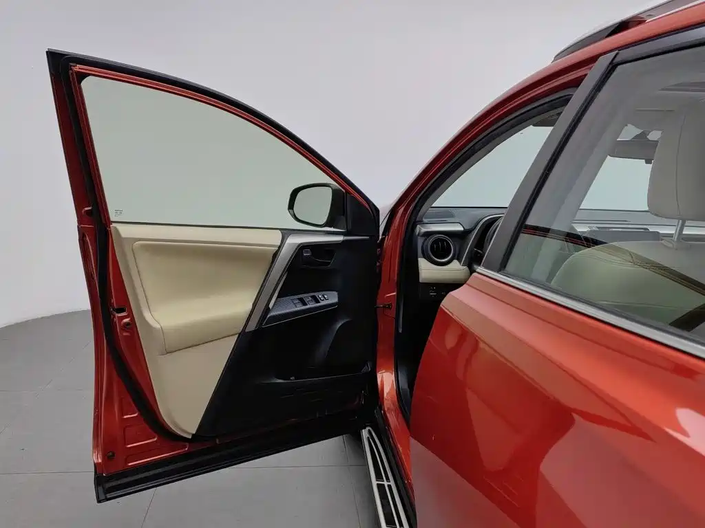 Toyota RAV4 — миниатюра 8