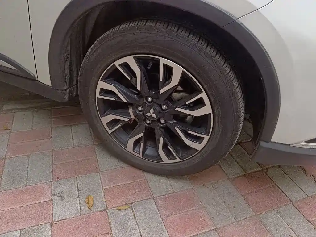Mitsubishi Outlander — миниатюра 8