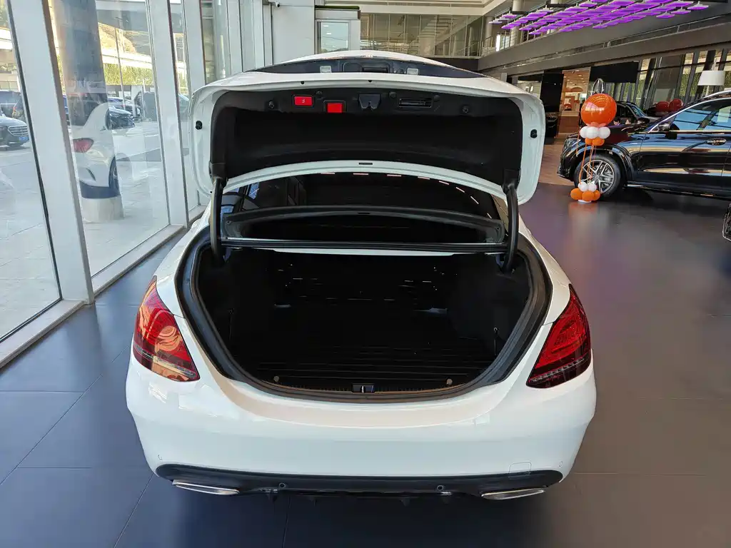 Mercedes-Benz C-Class — миниатюра 13
