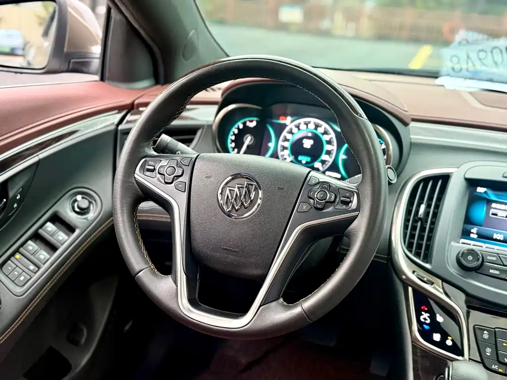 Buick LaCrosse — миниатюра 18