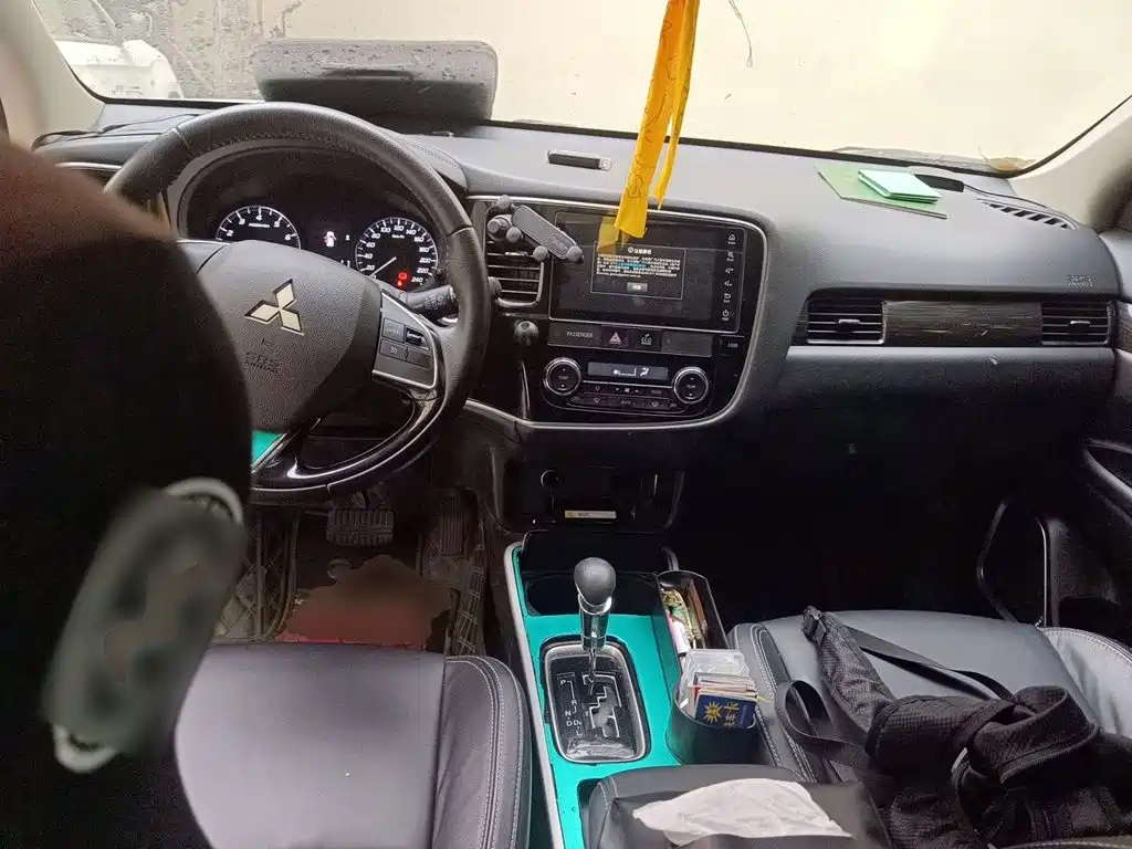 Mitsubishi Outlander — миниатюра 10