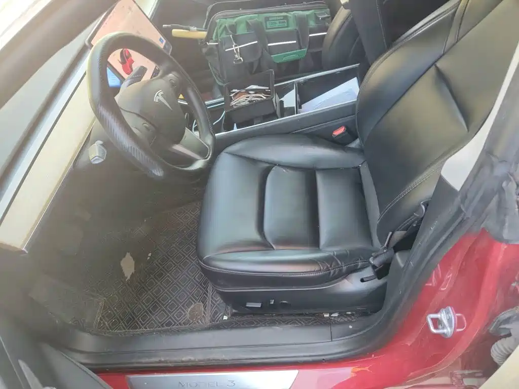 Tesla Model 3 — миниатюра 16