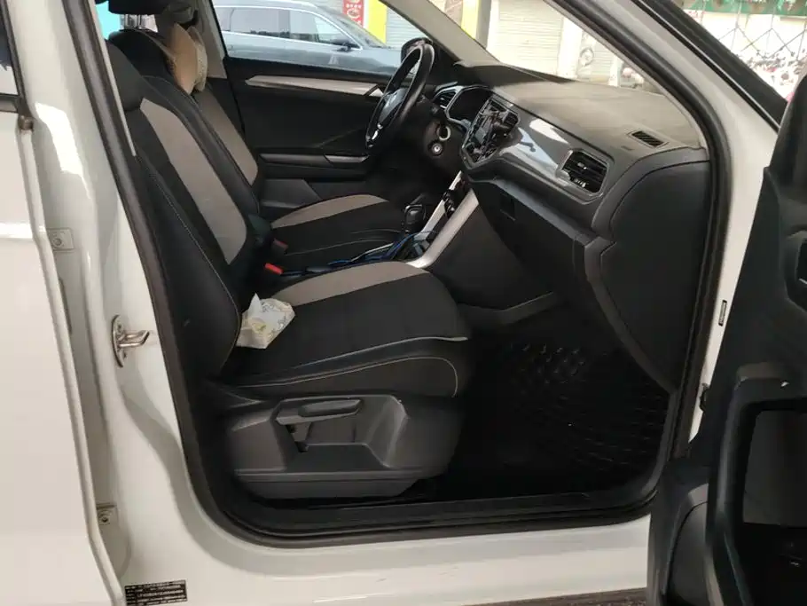 Volkswagen T-Roc — миниатюра 8