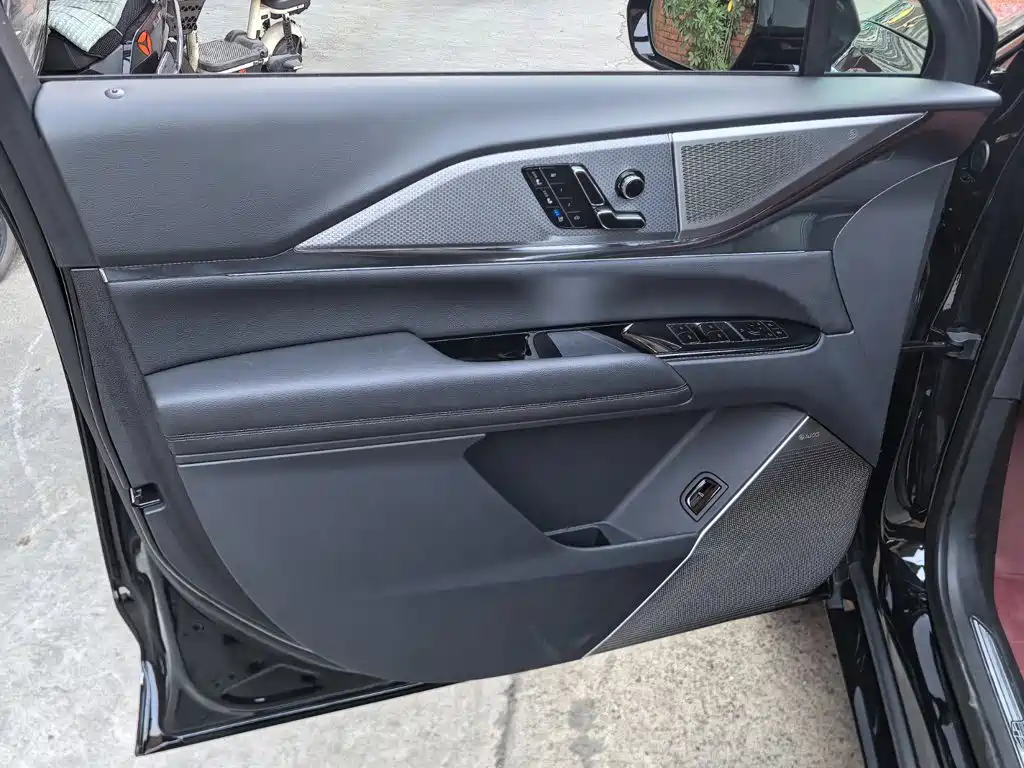 Cadillac XT5 — миниатюра 9