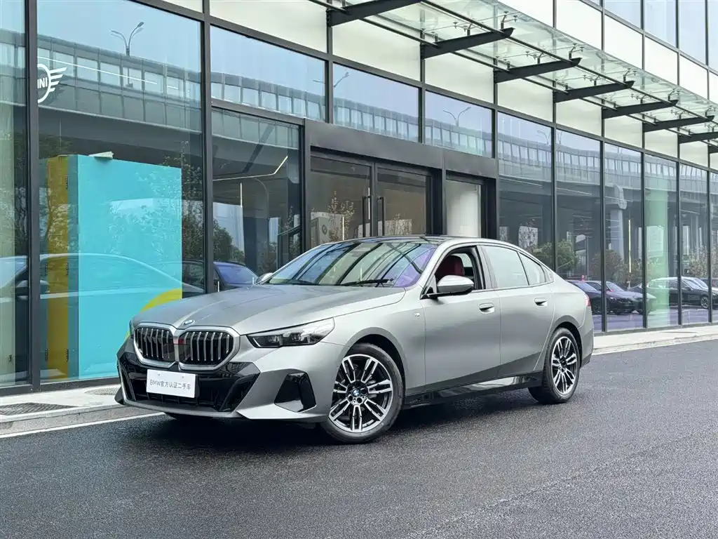 BMW 5 Series (Import) 2025