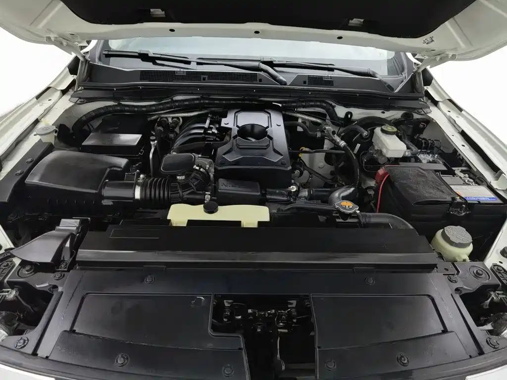 Nissan Terra — миниатюра 6