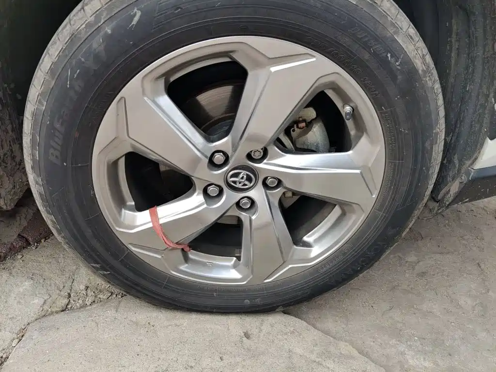 Toyota RAV4 — миниатюра 24