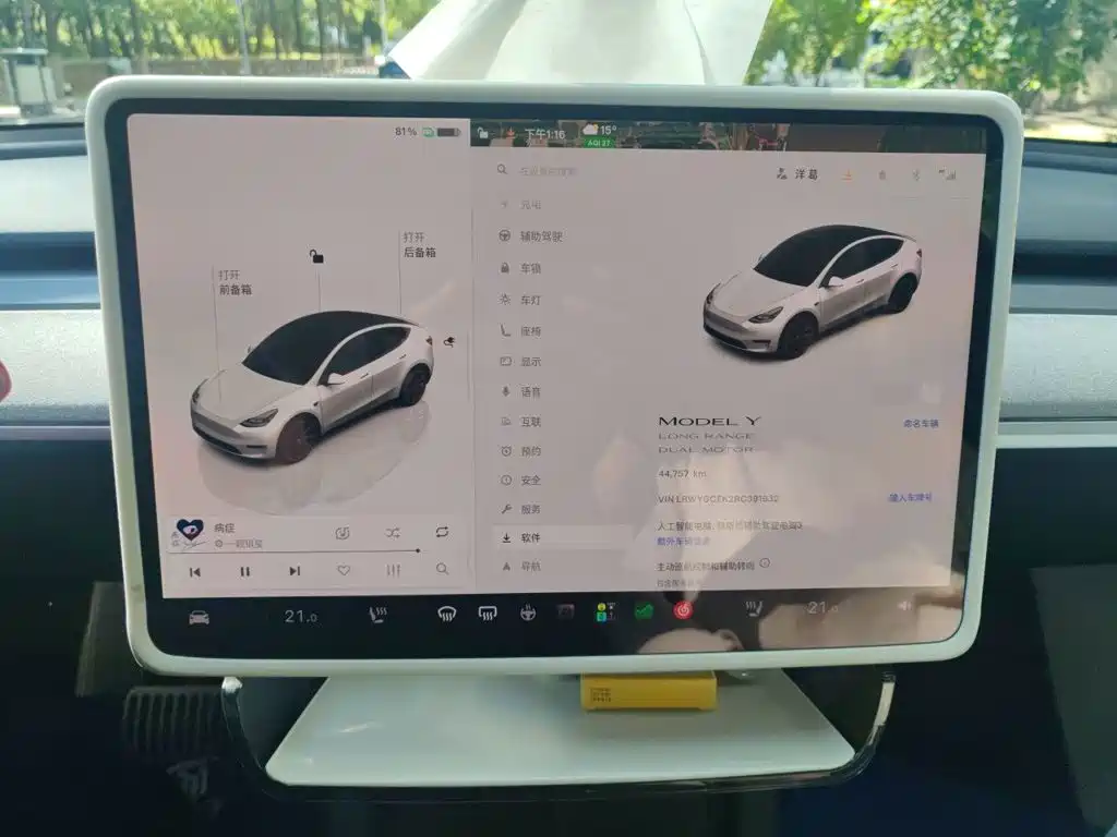 Tesla Model Y — миниатюра 12
