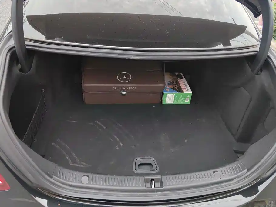 Mercedes-Benz E-Class — миниатюра 4
