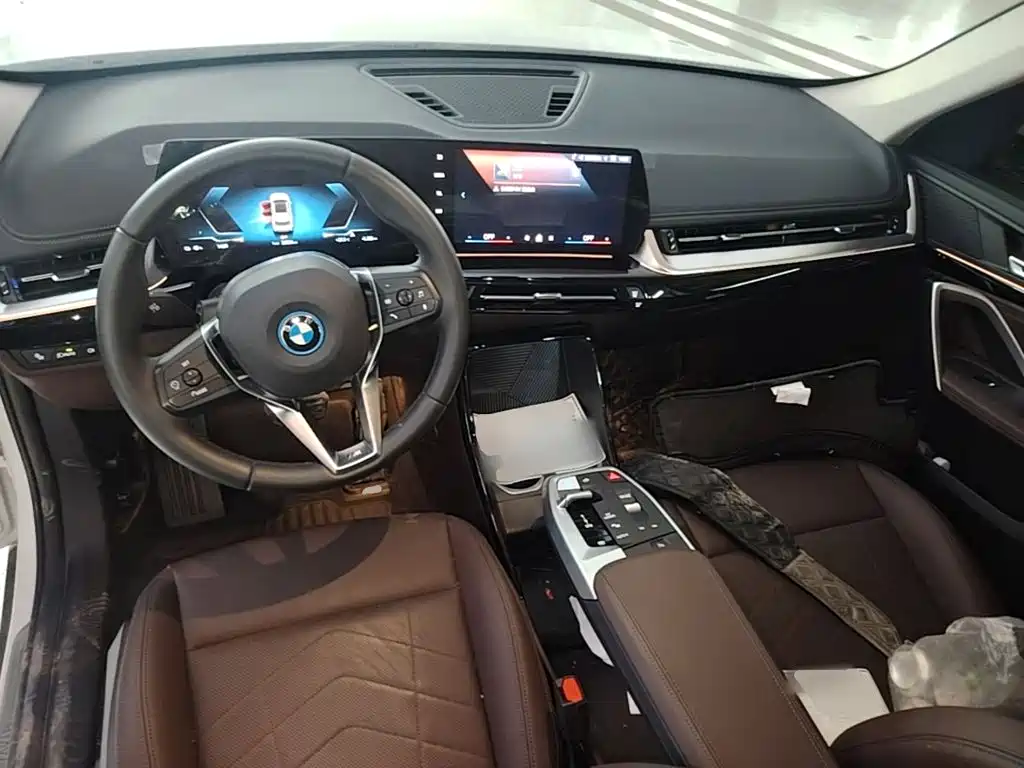 BMW iX1 2025 eDrive25L X
