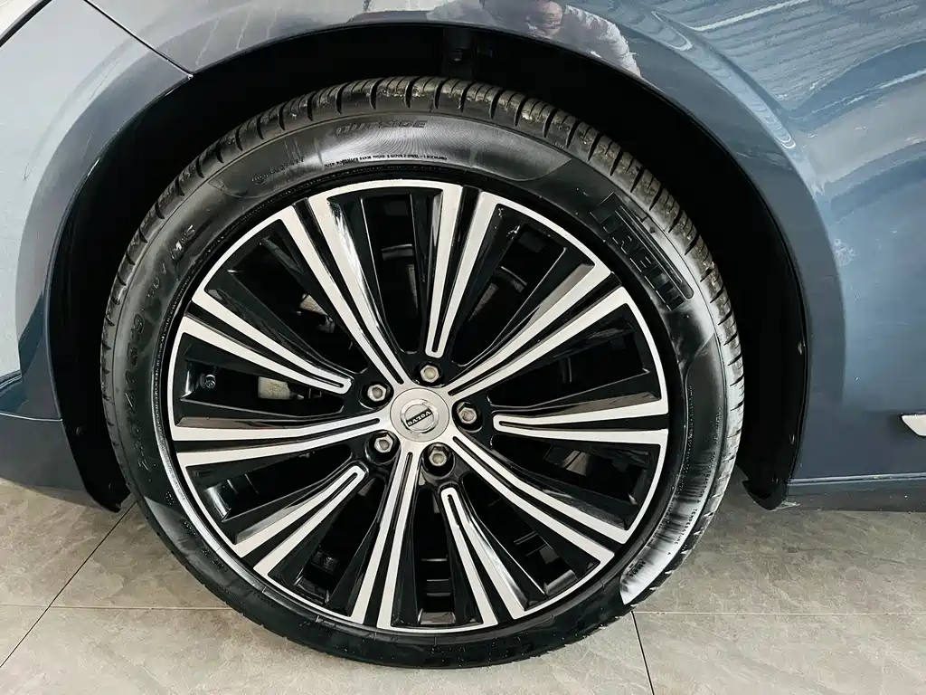 Volvo S90 2024 B5 Luxury