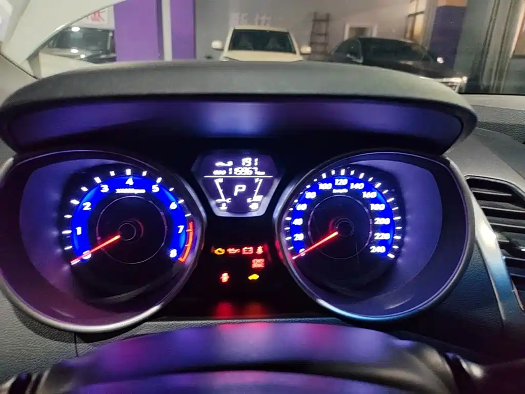 Hyundai Elantra Langdong — миниатюра 12