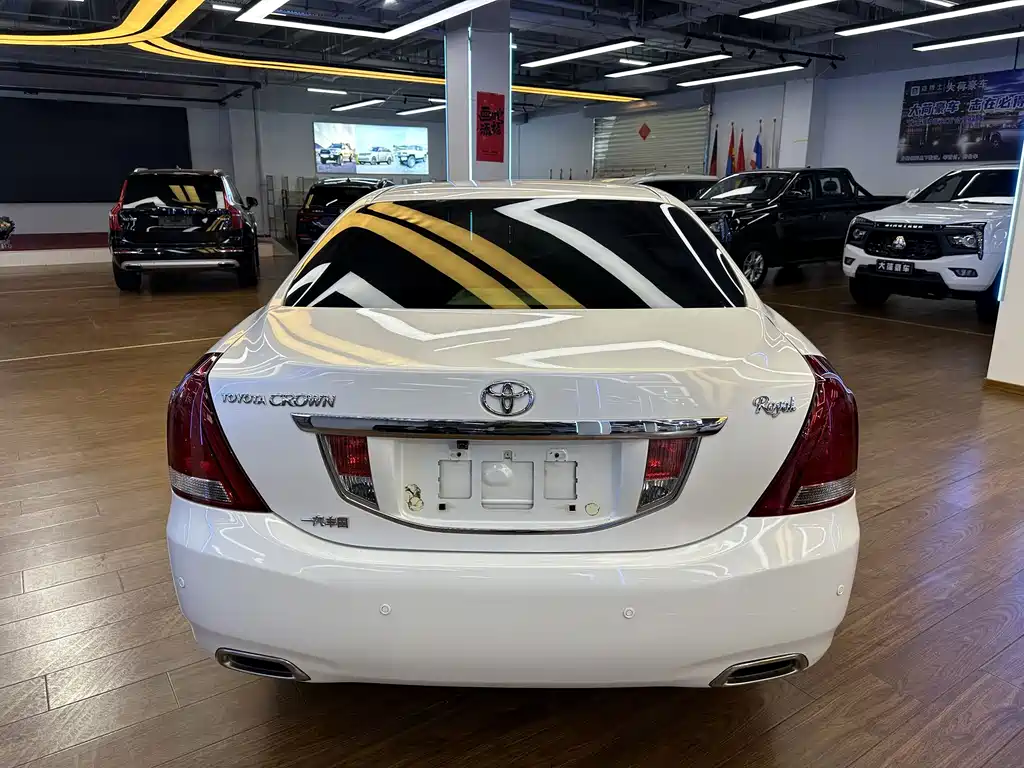 Toyota Crown 2.5L Royal Leather Sunroof Navigation Edition, фото 6