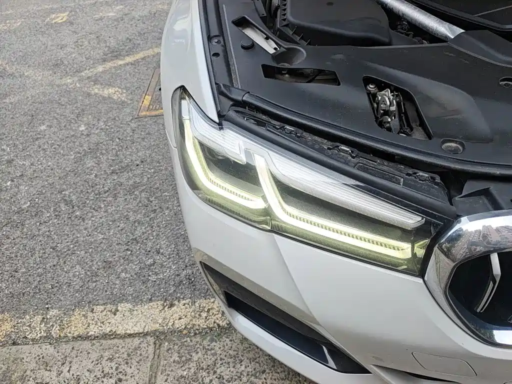 BMW 5 Series — миниатюра 7