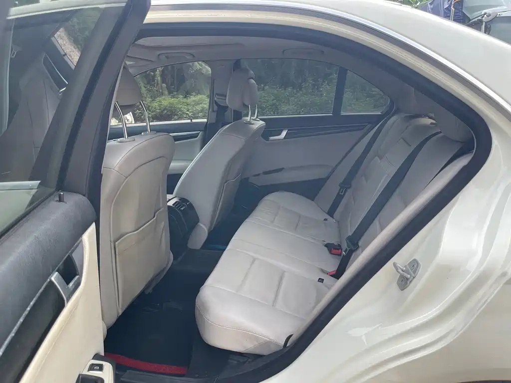 Mercedes-Benz C-Class — миниатюра 6