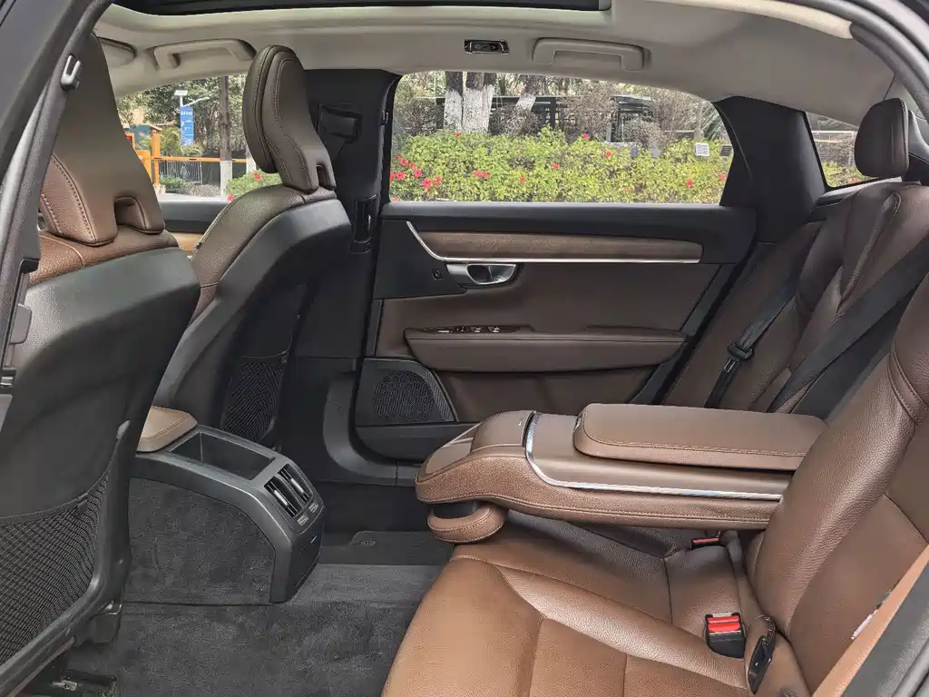 Volvo S90 — миниатюра 8
