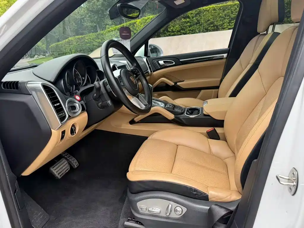 Porsche Cayenne — миниатюра 5