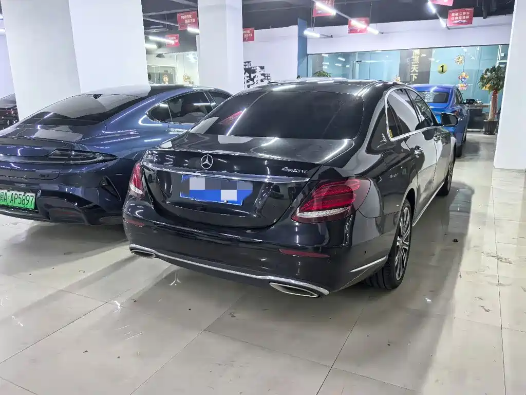 Mercedes-Benz E-Class — миниатюра 9