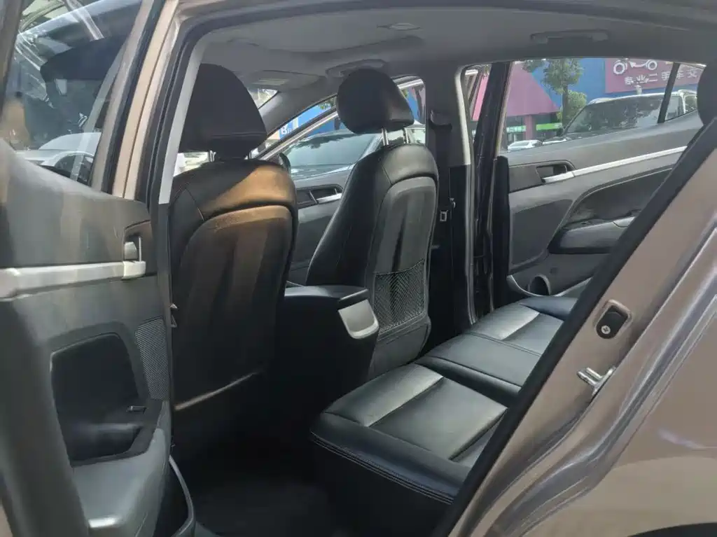 Hyundai Elantra — миниатюра 5