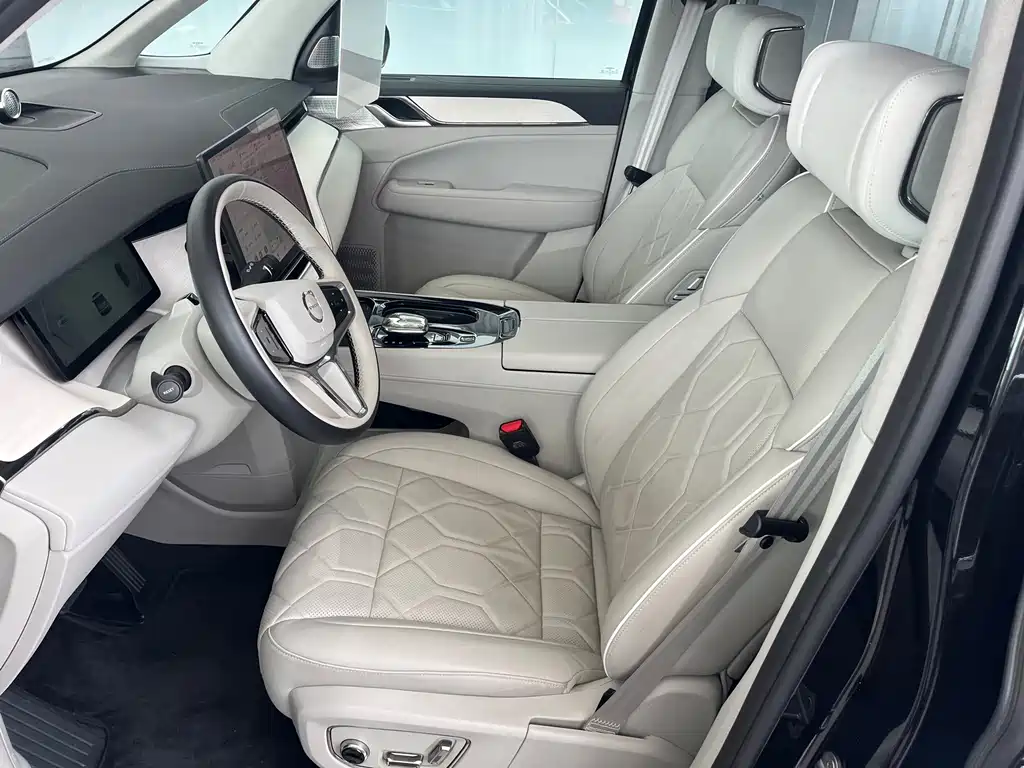 Volvo EM90 — миниатюра 13