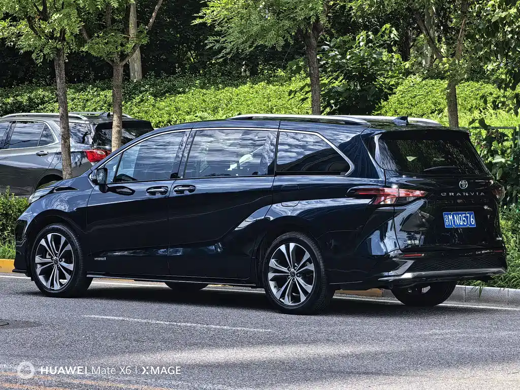 Toyota Granvia 2022 2.5L Luxury