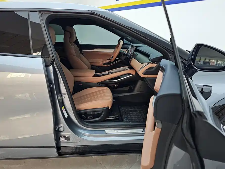 BYD L EV — миниатюра 8
