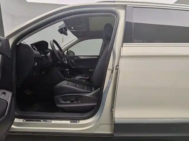 Volkswagen Tiguan L L 2019 330TSI AT Luxury VI