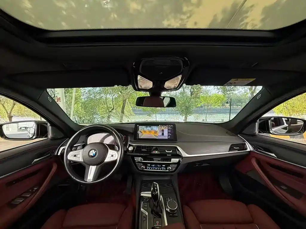 BMW 5 Series — миниатюра 6