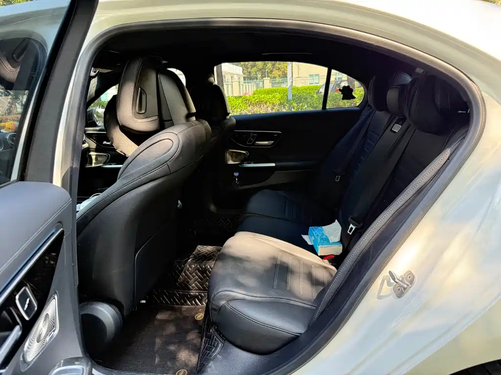 Mercedes-Benz C-Class — миниатюра 11