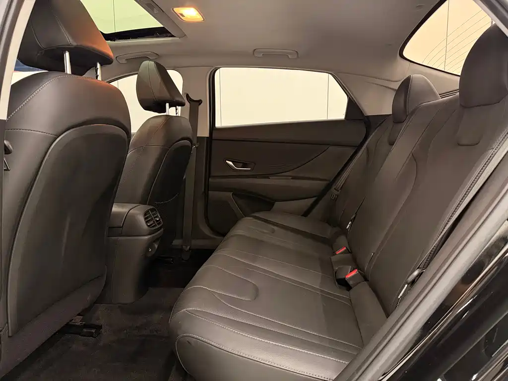 Hyundai Elantra 2022 1.5L CVT LUX Luxury