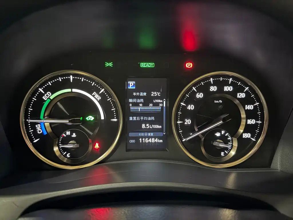 Toyota Alphard — миниатюра 15