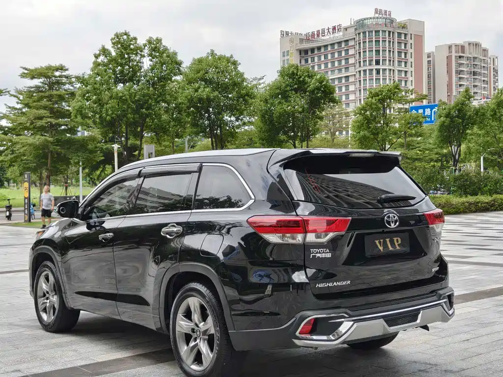 TOYOTA HIGHLANDER