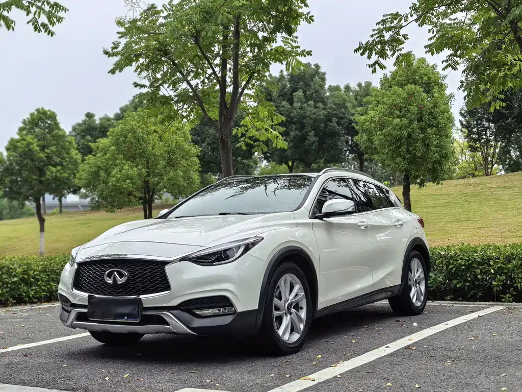 Infiniti QX30