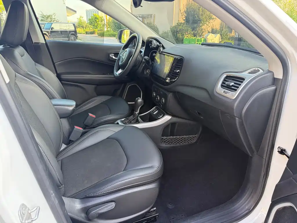 Jeep Compass — миниатюра 9
